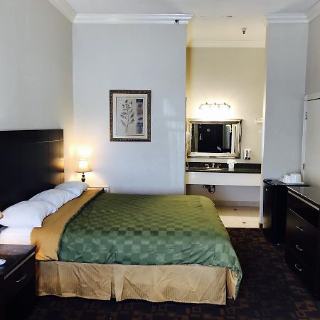 Castaic Inn Six Flags Valencia Bagian luar foto