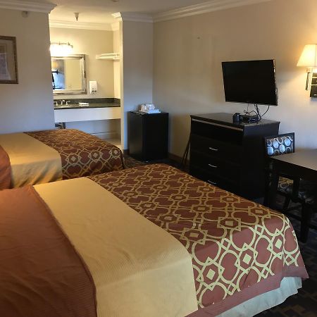 Castaic Inn Six Flags Valencia Bagian luar foto