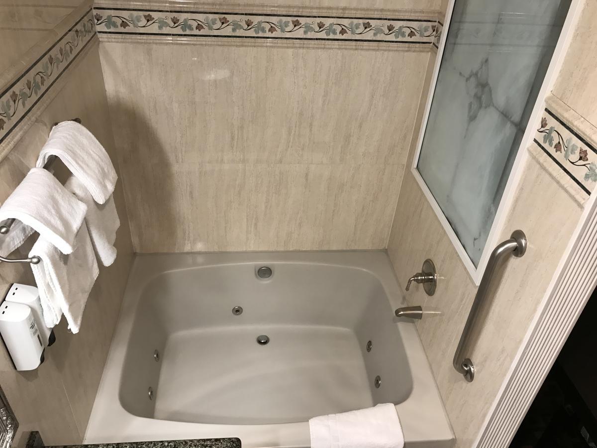 Castaic Inn Six Flags Valencia Bagian luar foto