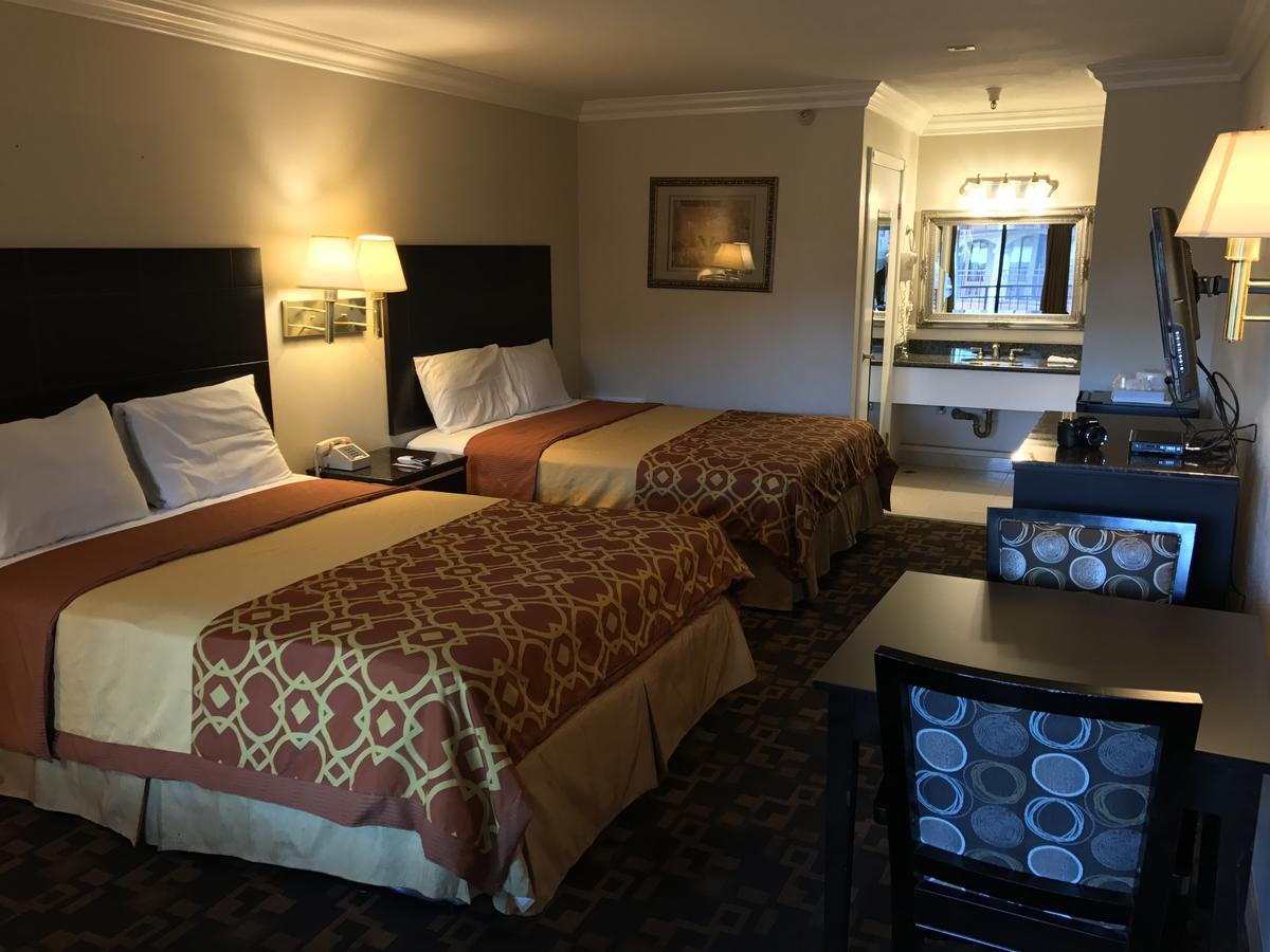 Castaic Inn Six Flags Valencia Bagian luar foto