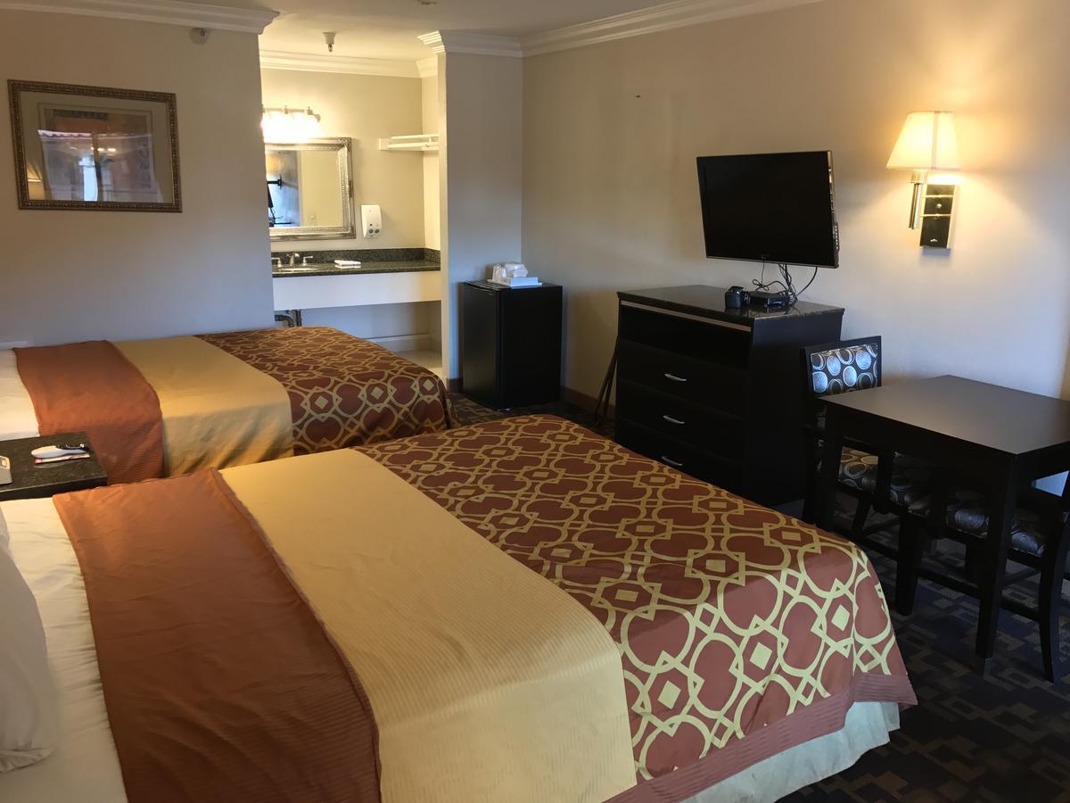 Castaic Inn Six Flags Valencia Bagian luar foto