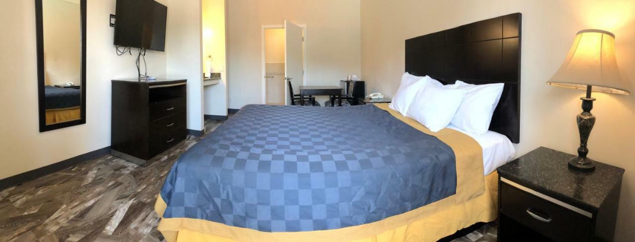 Castaic Inn Six Flags Valencia Bagian luar foto