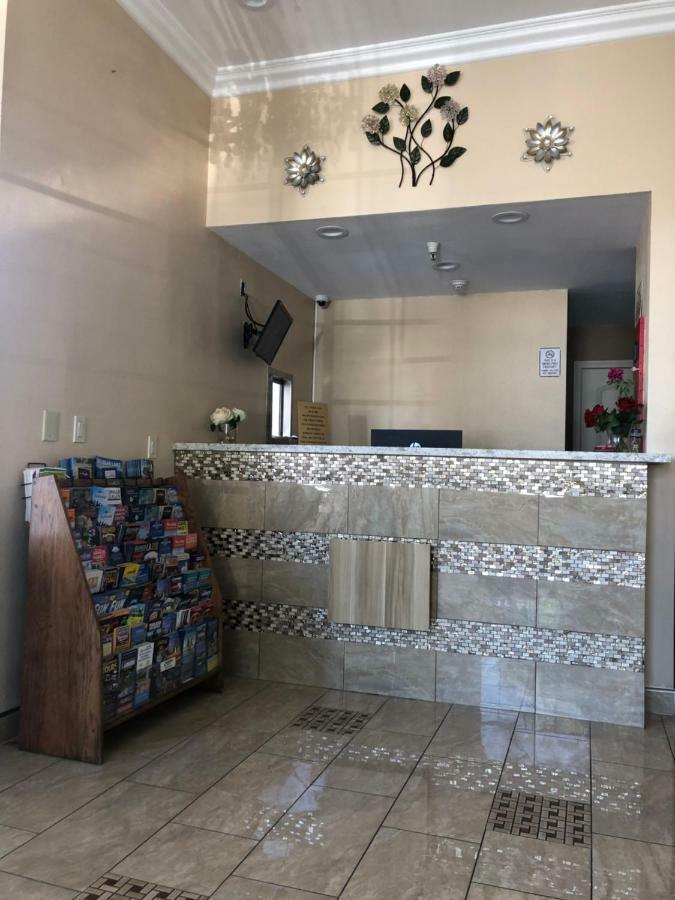Castaic Inn Six Flags Valencia Bagian luar foto